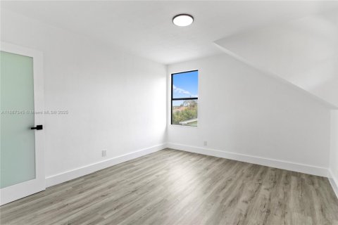 Villa ou maison à vendre à Miami, Floride: 4 chambres, 151.62 m2 № 1933115 - photo 15