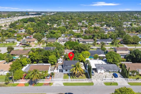 Villa ou maison à vendre à Miami, Floride: 4 chambres, 151.62 m2 № 1933115 - photo 5