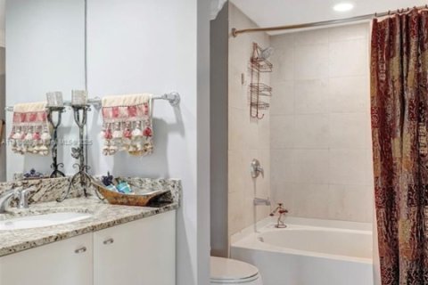 Купить кондоминиум в Форт-Лодердейл, Флорида 2 спальни, 120.59м2, № 1967568 - фото 24