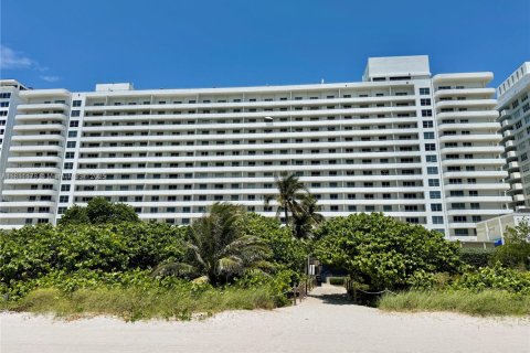 Condo in Miami Beach, Florida, 1 bedroom  № 1756556 - photo 16