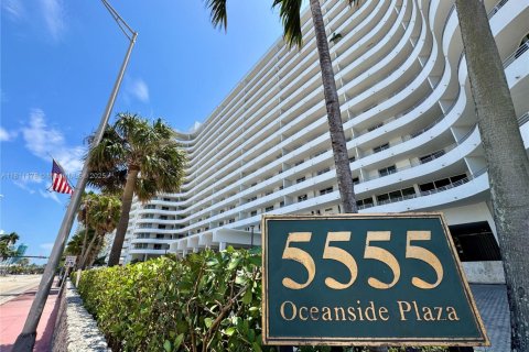 Condo in Miami Beach, Florida, 1 bedroom  № 1756556 - photo 1