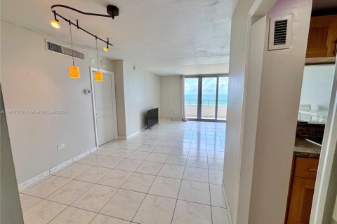 Condo in Miami Beach, Florida, 1 bedroom  № 1756556 - photo 6