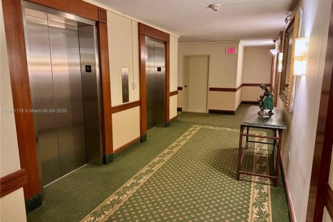 Condo in Miami Beach, Florida, 1 bedroom  № 1756556 - photo 5