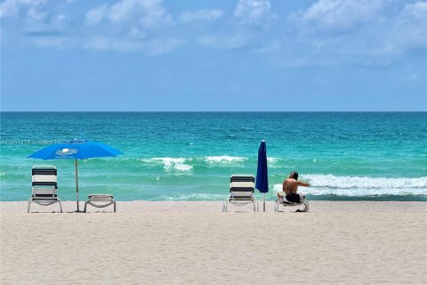 Condo in Miami Beach, Florida, 1 bedroom  № 1756556 - photo 19
