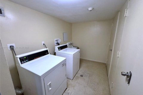 Condo in Miami Beach, Florida, 1 bedroom  № 1756556 - photo 28
