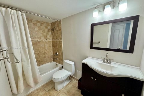 Condo in Miami Beach, Florida, 1 bedroom  № 1756556 - photo 11