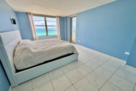 Condo in Miami Beach, Florida, 1 bedroom  № 1756556 - photo 10
