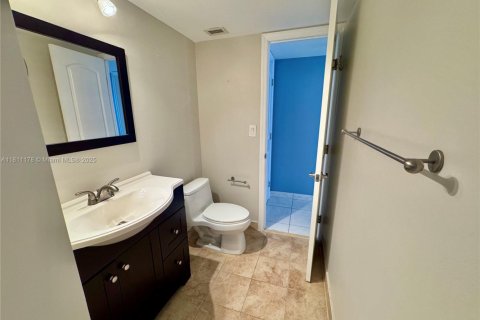 Condo in Miami Beach, Florida, 1 bedroom  № 1756556 - photo 15