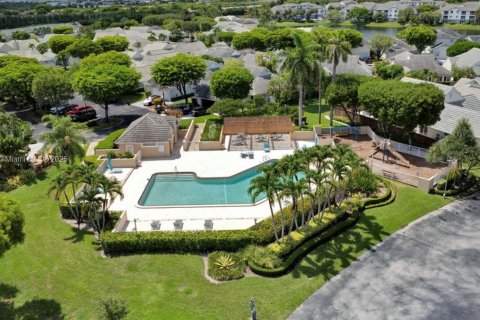 Casa en venta en Doral, Florida, 3 dormitorios, 187.11 m2 № 1964736 - foto 5