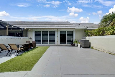 Casa en venta en Doral, Florida, 3 dormitorios, 187.11 m2 № 1964736 - foto 7