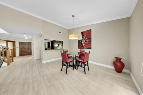 Casa en venta en Doral, Florida, 3 dormitorios, 187.11 m2 № 1964736 - foto 26