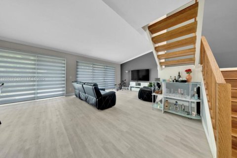 Casa en venta en Doral, Florida, 3 dormitorios, 187.11 m2 № 1964736 - foto 28