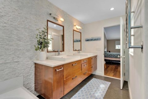 Casa en venta en Doral, Florida, 3 dormitorios, 187.11 m2 № 1964736 - foto 13