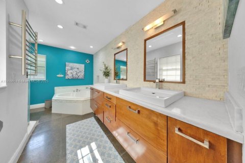 Casa en venta en Doral, Florida, 3 dormitorios, 187.11 m2 № 1964736 - foto 16