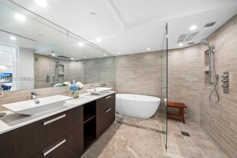 Copropriété à louer à Miami Beach, Floride: 2 chambres, 142.14 m2 № 2048332 - photo 12