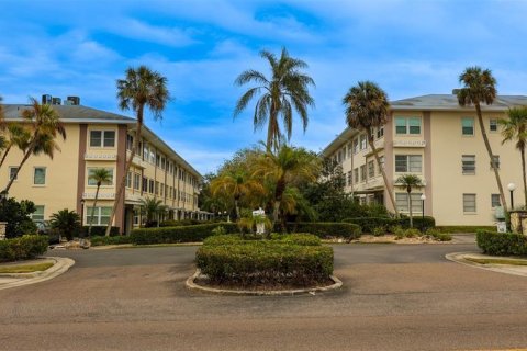 Condo in Clearwater, Florida, 2 bedrooms № 2196403