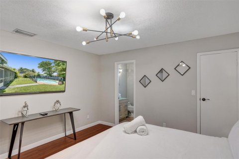 Villa ou maison à vendre à Hollywood, Floride: 4 chambres, 179.49 m2 № 2085995 - photo 27