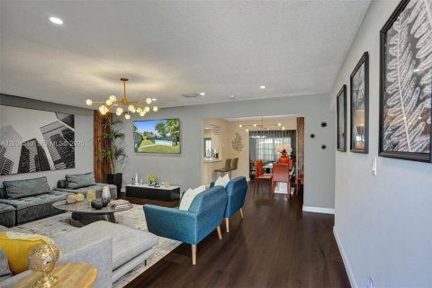 Villa ou maison à vendre à Hollywood, Floride: 4 chambres, 179.49 m2 № 2085995 - photo 4