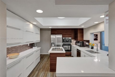 Villa ou maison à vendre à Hollywood, Floride: 4 chambres, 179.49 m2 № 2085995 - photo 7