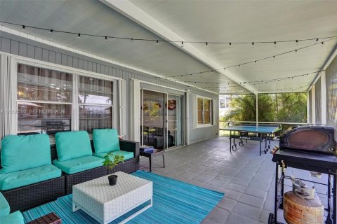 Villa ou maison à vendre à Hollywood, Floride: 4 chambres, 179.49 m2 № 2085995 - photo 17