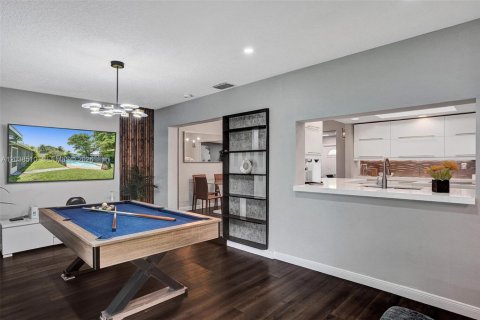 Villa ou maison à vendre à Hollywood, Floride: 4 chambres, 179.49 m2 № 2085995 - photo 14