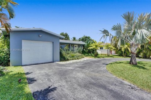 Villa ou maison à vendre à Hollywood, Floride: 4 chambres, 179.49 m2 № 2085995 - photo 2