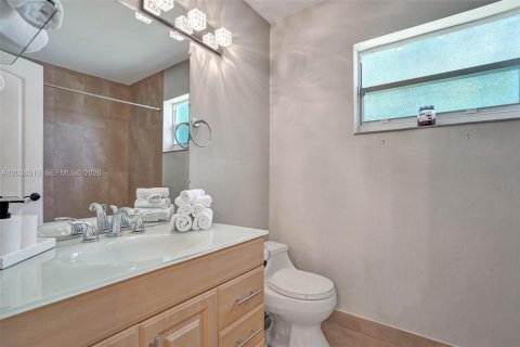 Villa ou maison à vendre à Hollywood, Floride: 4 chambres, 179.49 m2 № 2085995 - photo 29