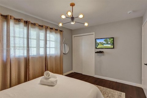 Villa ou maison à vendre à Hollywood, Floride: 4 chambres, 179.49 m2 № 2085995 - photo 24