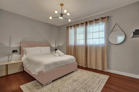 Villa ou maison à vendre à Hollywood, Floride: 4 chambres, 179.49 m2 № 2085995 - photo 23