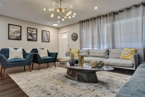 Villa ou maison à vendre à Hollywood, Floride: 4 chambres, 179.49 m2 № 2085995 - photo 6