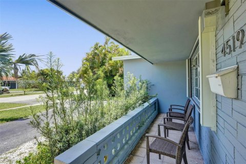 Villa ou maison à vendre à Hollywood, Floride: 4 chambres, 179.49 m2 № 2085995 - photo 3