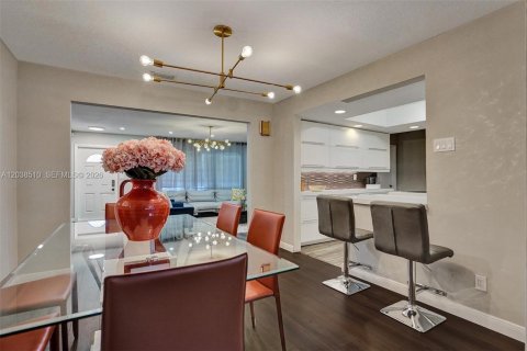 Villa ou maison à vendre à Hollywood, Floride: 4 chambres, 179.49 m2 № 2085995 - photo 12