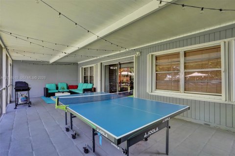 Villa ou maison à vendre à Hollywood, Floride: 4 chambres, 179.49 m2 № 2085995 - photo 16