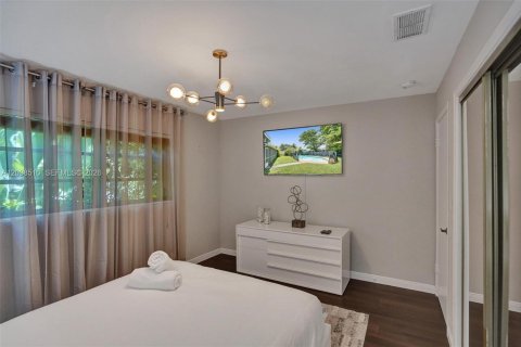 Villa ou maison à vendre à Hollywood, Floride: 4 chambres, 179.49 m2 № 2085995 - photo 21