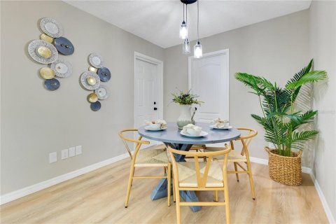 House in Merrit Island, Florida 3 bedrooms, 125.05 sq.m. № 1734291 - photo 13