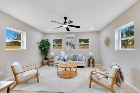 House in Merrit Island, Florida 3 bedrooms, 125.05 sq.m. № 1734291 - photo 20
