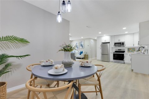 House in Merrit Island, Florida 3 bedrooms, 125.05 sq.m. № 1734291 - photo 19