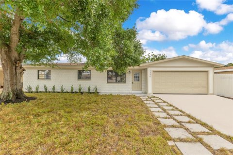 House in Merrit Island, Florida 3 bedrooms, 125.05 sq.m. № 1734291 - photo 1