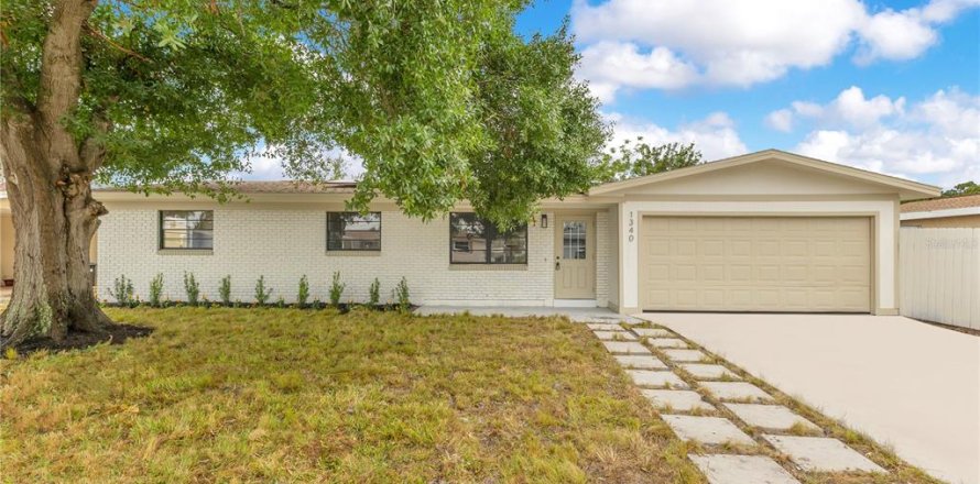 House in Merrit Island, Florida 3 bedrooms, 125.05 sq.m. № 1734291