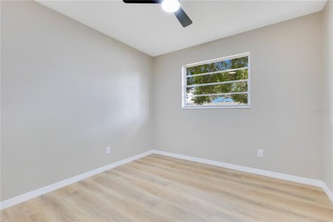House in Merrit Island, Florida 3 bedrooms, 125.05 sq.m. № 1734291 - photo 24