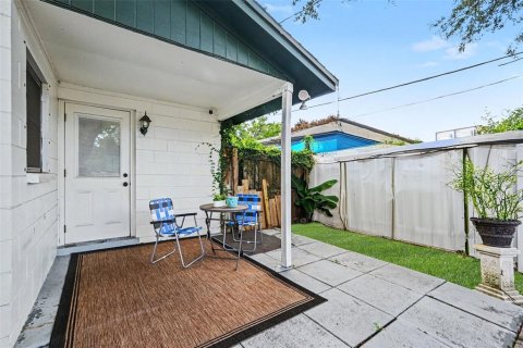 House in Tampa, Florida 3 bedrooms, 143.07 sq.m. № 2225387 - photo 3
