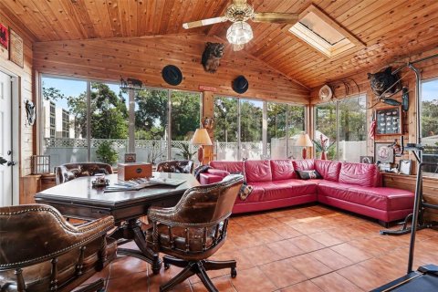 House in Tampa, Florida 3 bedrooms, 143.07 sq.m. № 2225387 - photo 14