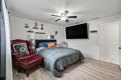 House in Tampa, Florida 3 bedrooms, 143.07 sq.m. № 2225387 - photo 22