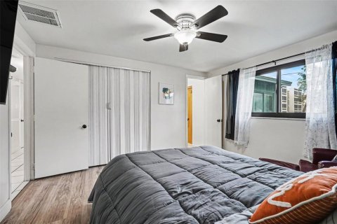 House in Tampa, Florida 3 bedrooms, 143.07 sq.m. № 2225387 - photo 25