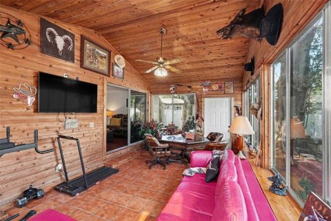 House in Tampa, Florida 3 bedrooms, 143.07 sq.m. № 2225387 - photo 15