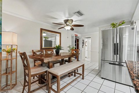 House in Tampa, Florida 3 bedrooms, 143.07 sq.m. № 2225387 - photo 8