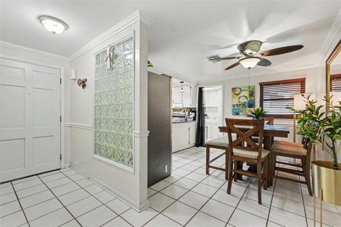 House in Tampa, Florida 3 bedrooms, 143.07 sq.m. № 2225387 - photo 9