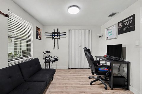 House in Tampa, Florida 3 bedrooms, 143.07 sq.m. № 2225387 - photo 16