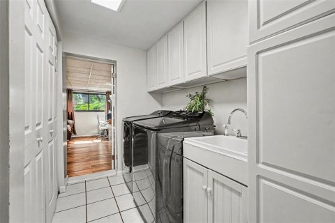 House in Tampa, Florida 3 bedrooms, 143.07 sq.m. № 2225387 - photo 27
