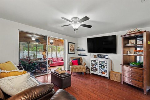 House in Tampa, Florida 3 bedrooms, 143.07 sq.m. № 2225387 - photo 5